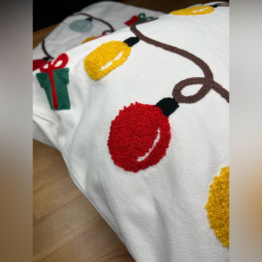 Festive Holiday Pillow Cases. Pillows not included. 1 set (2pcs). - Picture 3 of 10